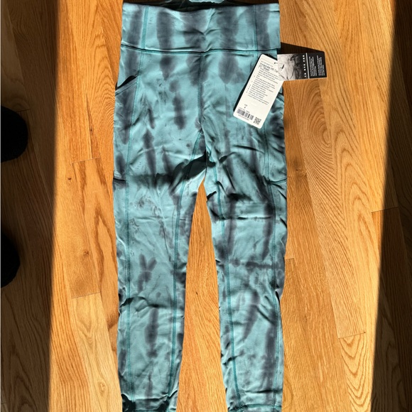 NWT Lululemon invigorate tights size 4 teal shibori - Picture 2 of 5